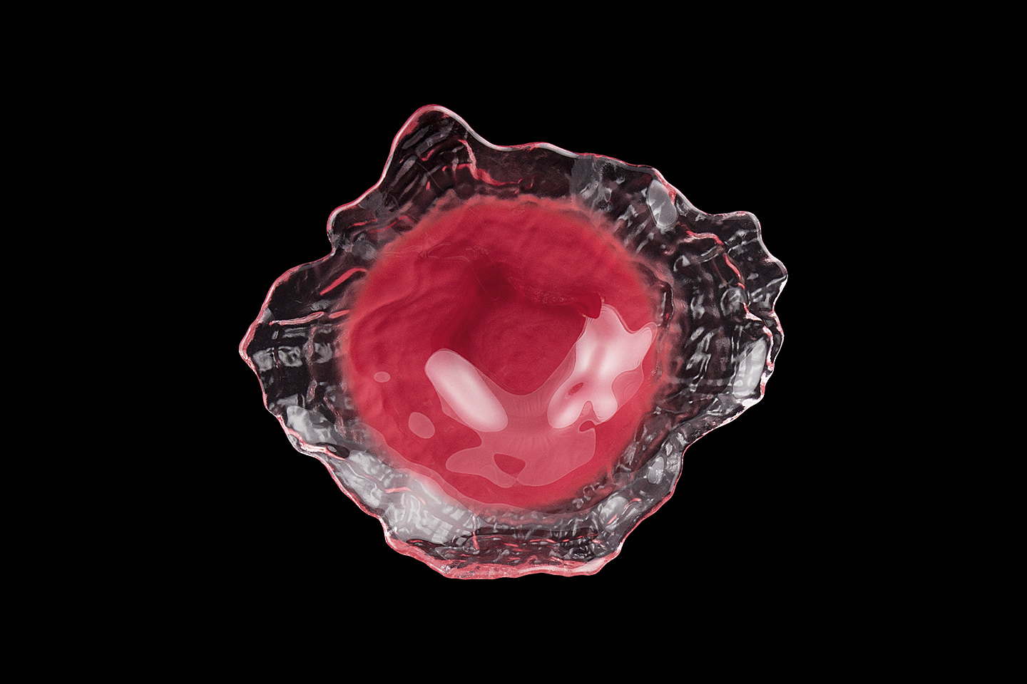 a huge image enlargement of the mandarin orange trading company oyster plate in red